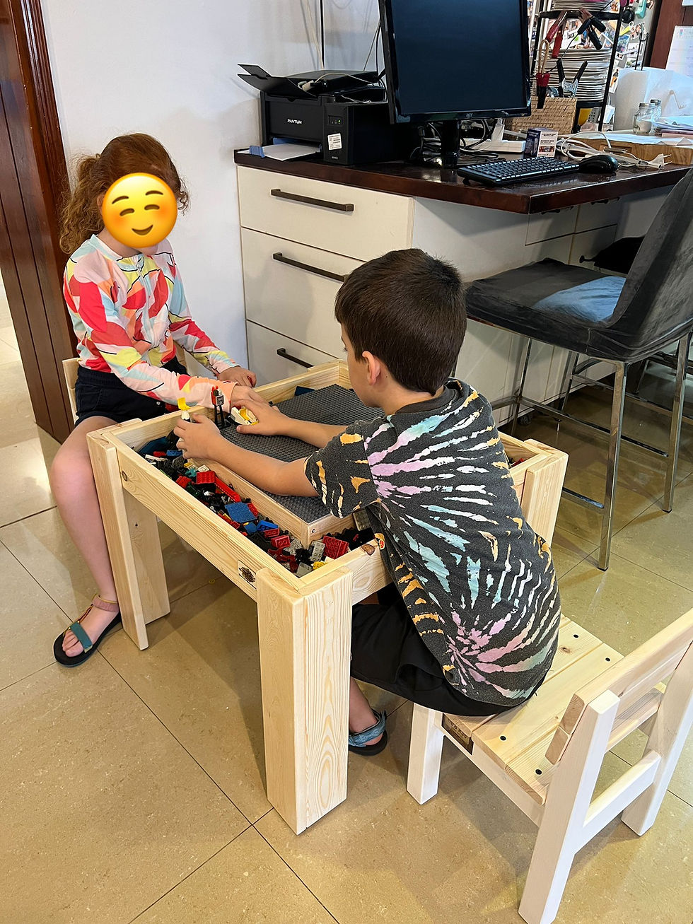 תמונה ממוזערת: שולחן לגו מרובע