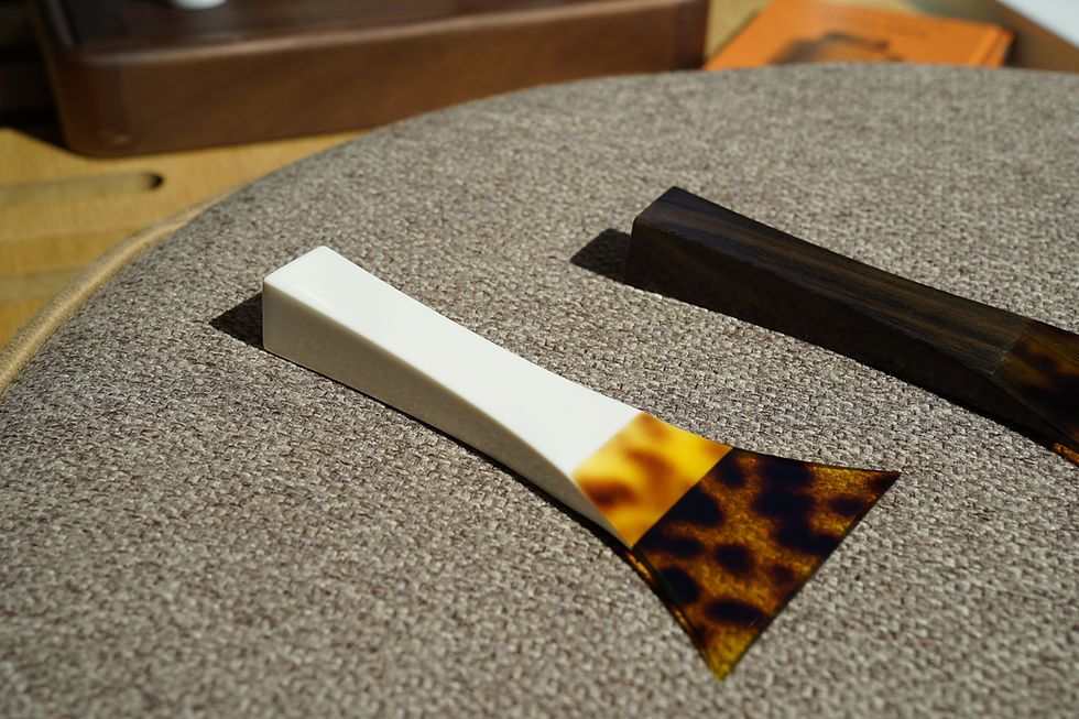 Thumbnail: Tortoiseshell-Style Resin Bachi