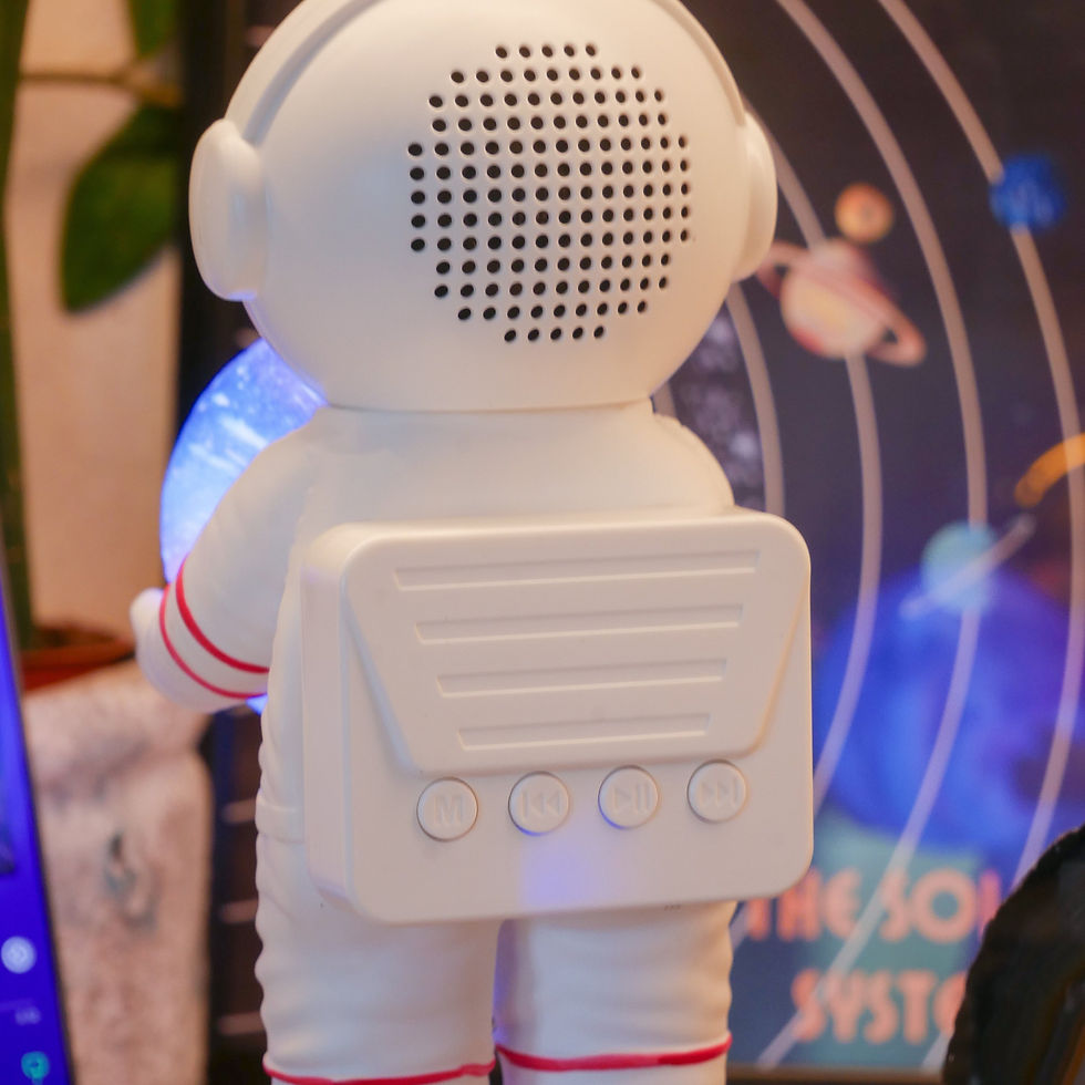 Miniatura: Parlante de astronauta con luz de galaxia