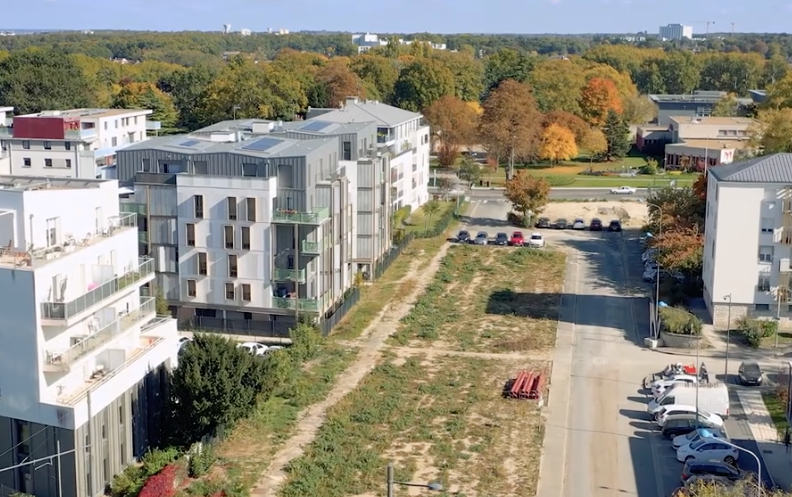 Vue rapprochée d’un terrain constructible à Joué-lès-Tours