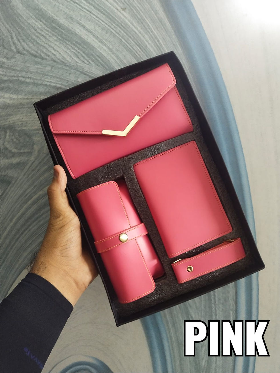 Thumbnail: Women's Personalized Gift Combo Hamper