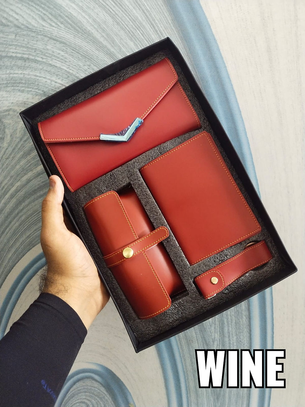 Thumbnail: Women's Personalized Gift Combo Hamper