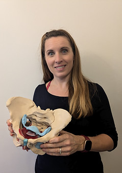 Rachael Kuik with pelvis model.jpg