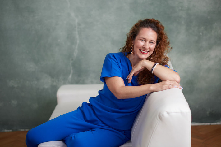 Profi női portré fotózás budapesti belvárosi fotóstúdióban a TB Studioban