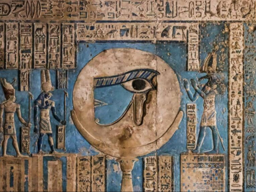Ein Teil der blaubemalten Decke om Dendera Tempel