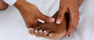 Cor, durillon ou oeil de perdrix : voici des remèdes pour soigner vos pieds