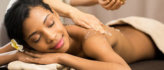 Comment bien masser une femme et lui donner envie de vous faire l`amour