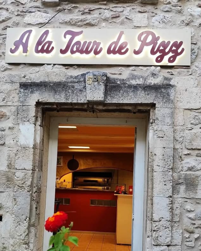 devanture pizzeria a la tour de pizz rochefort du gard
