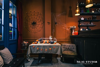 2025台北萬聖棚租借|歐式復古咖啡店實景棚,白天有自然光,現場備有萬聖相關道具擺件可供拍攝時使用,台北萬聖攝影棚推薦,適合Cosplay,獨立攝影師,人像寫真,攝影創作練拍,網紅部落客業配代言,萬聖節主題寫真,正在尋找拍攝場地的朋友,歡迎提早預約你的萬聖攝影棚|Halloween不給糖就搗蛋