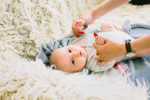 The benefits of baby massage, how to get baby to sleep better, cry less and feel less stressed