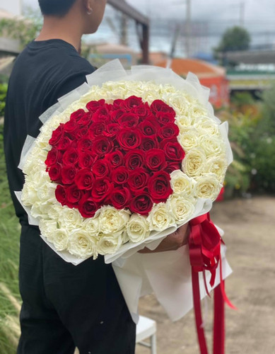 BQT-XL-002 Extra Large Red and White Roses Bouquet (80 Roses) | Jan ...