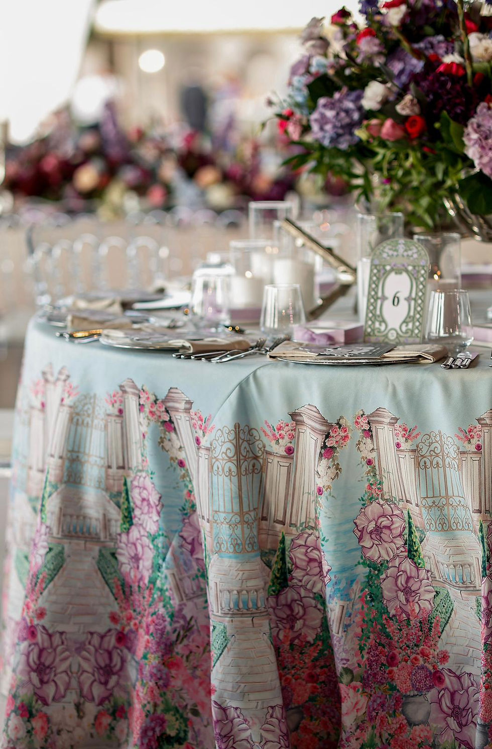 Tekstil Kiralama mı, Özel Üretim mi? Hangisi Size Uygun?