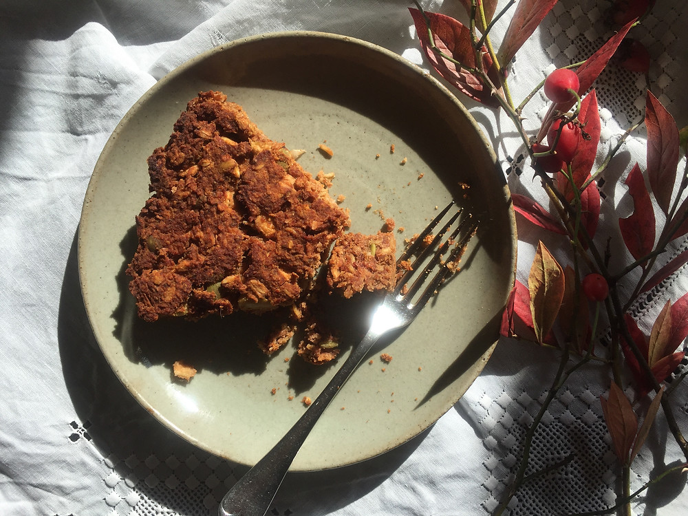 Wild apple & pumpkin seeds cake.