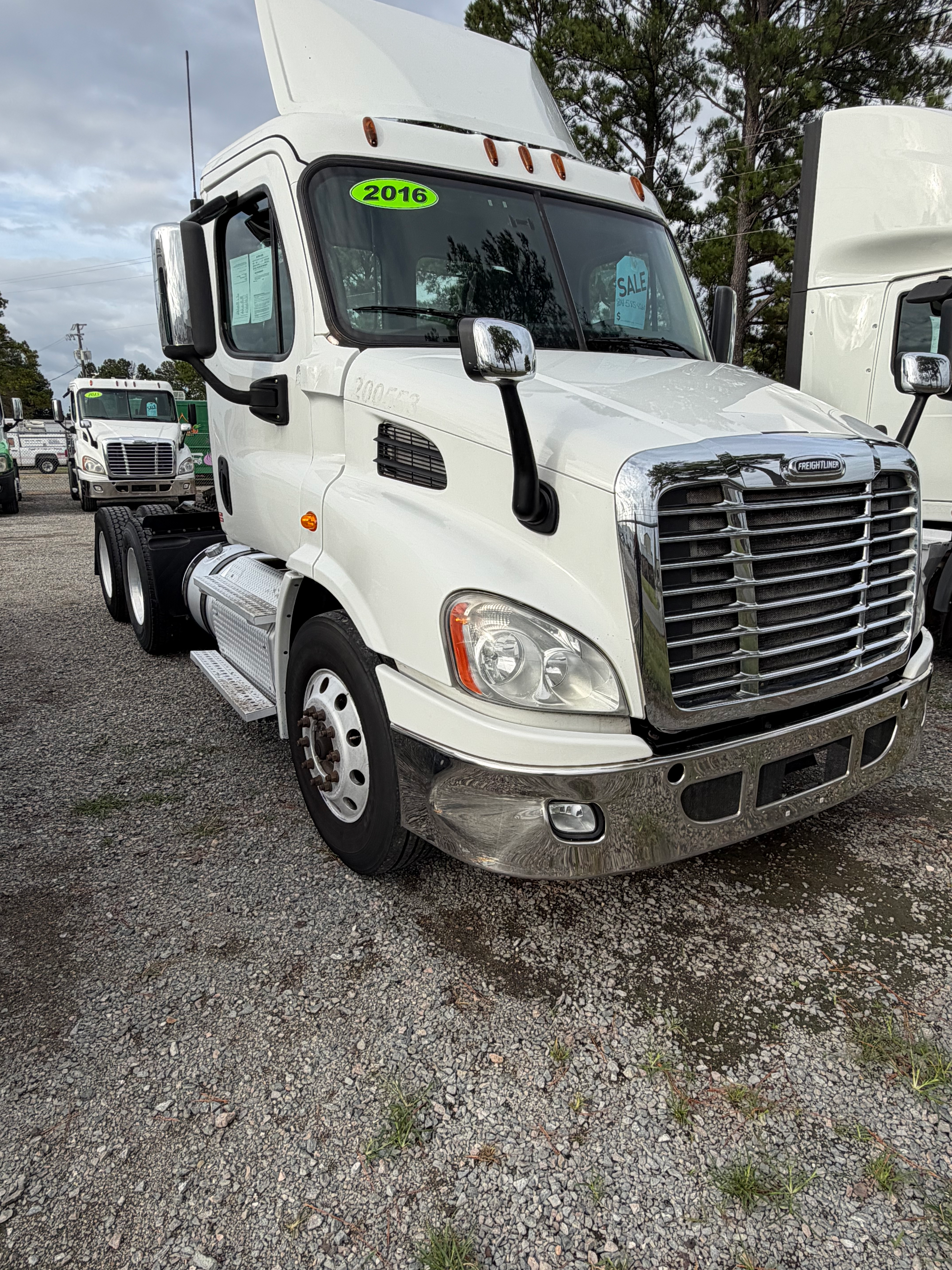 2016 Freightliner 113 Day Cab Tractor