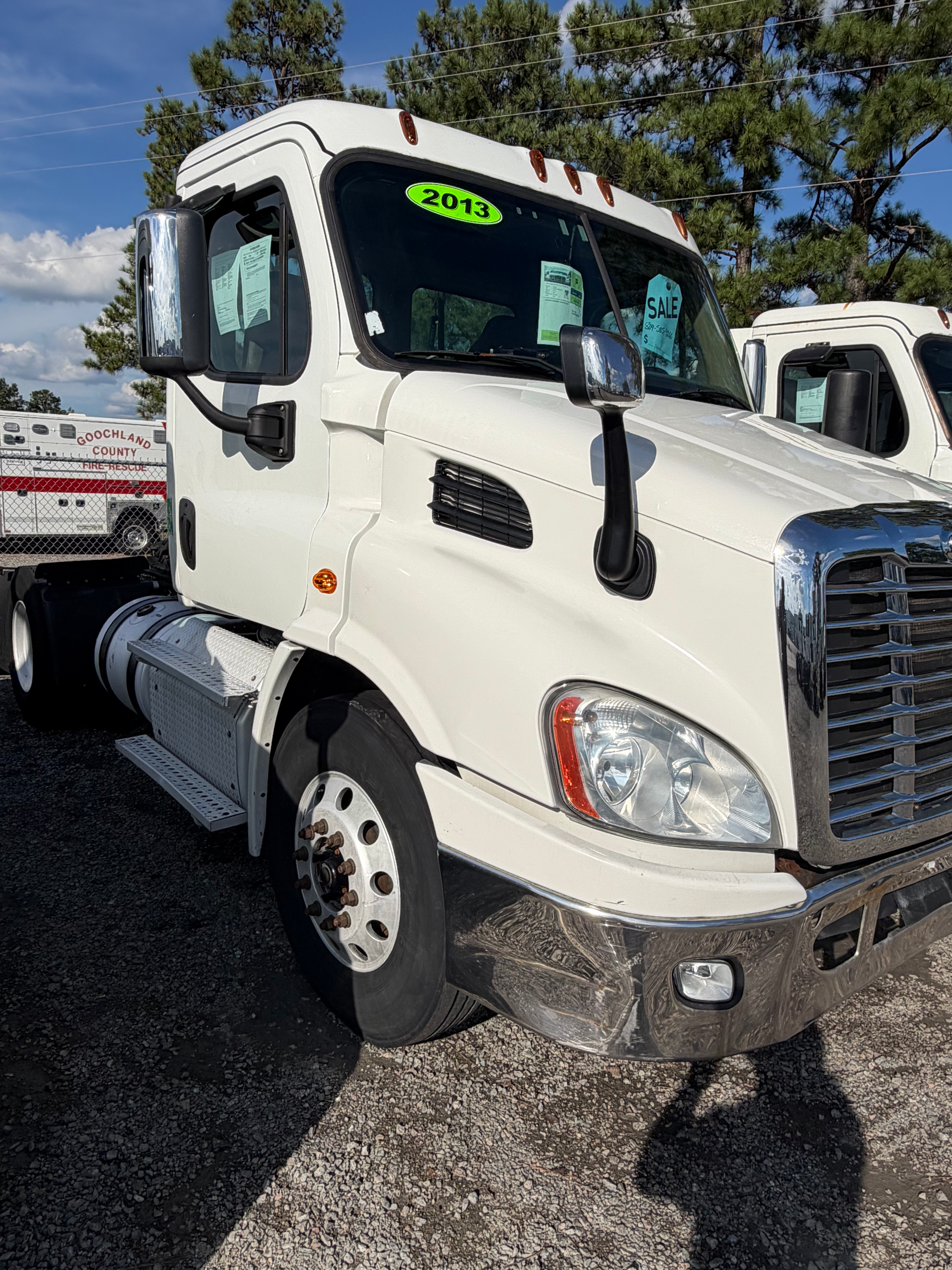 2013 Freightliner Cascadia 113 (Single Axle)