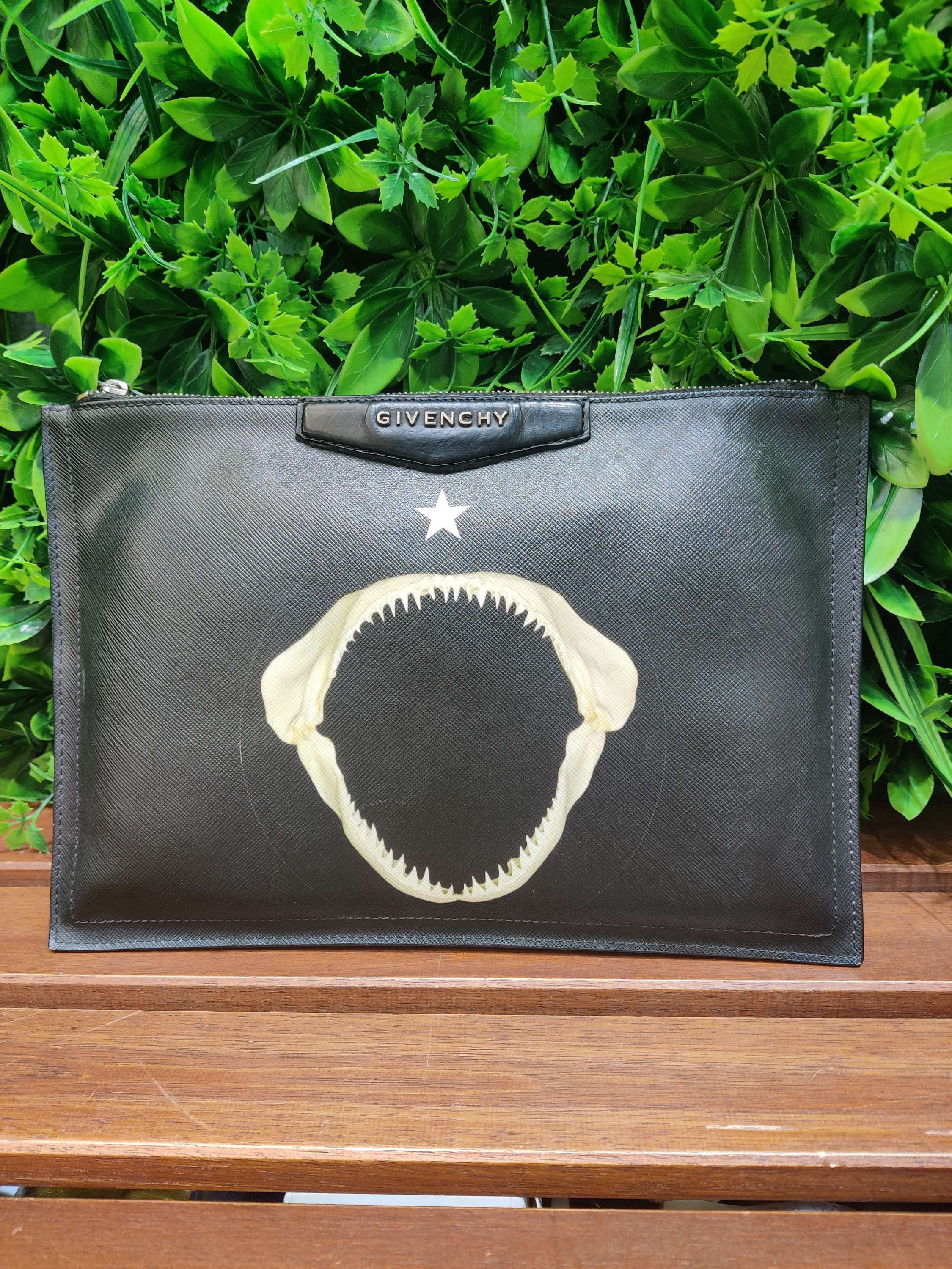 Givenchy G467-3-21