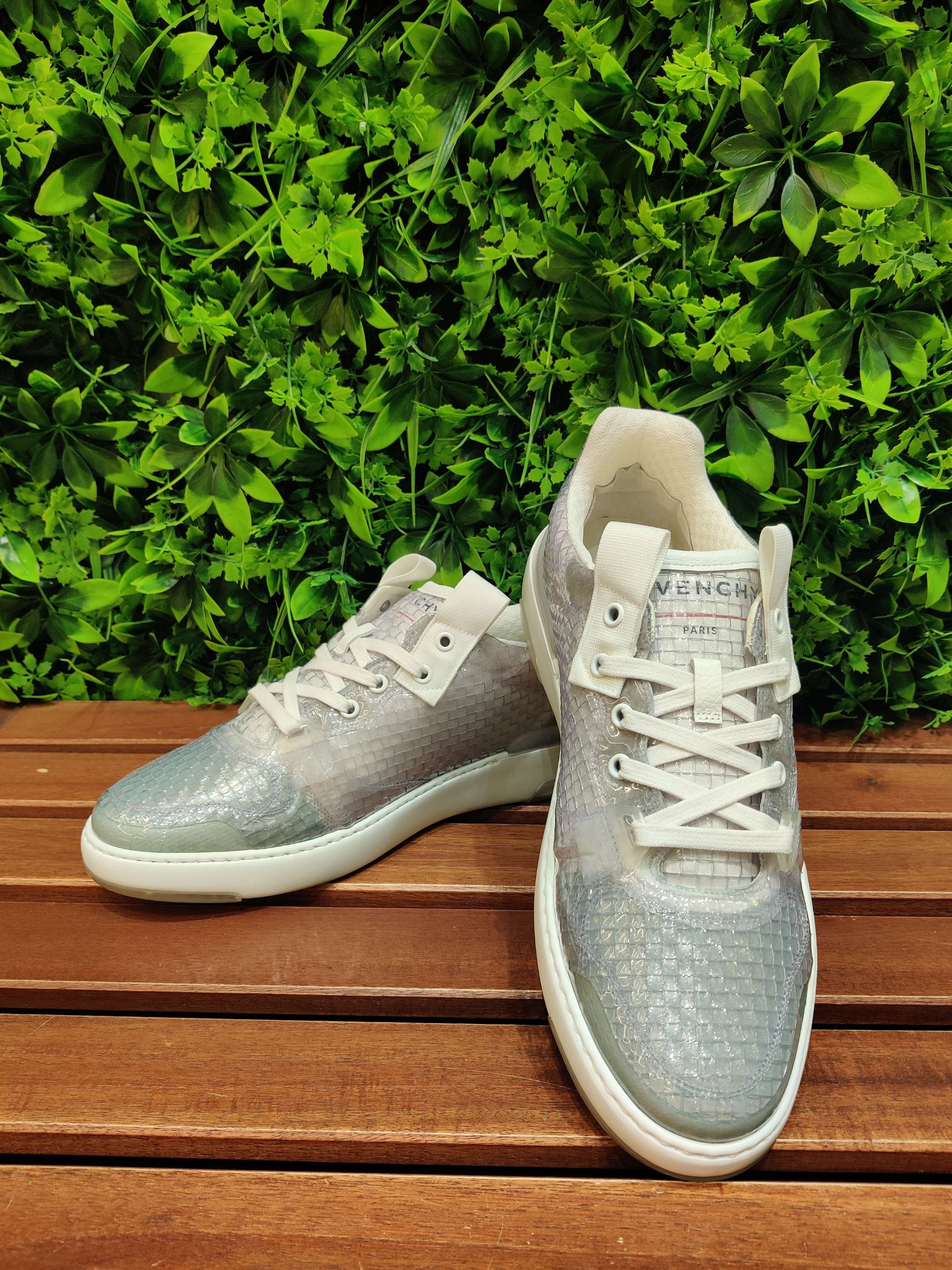 Givenchy G657-08-24