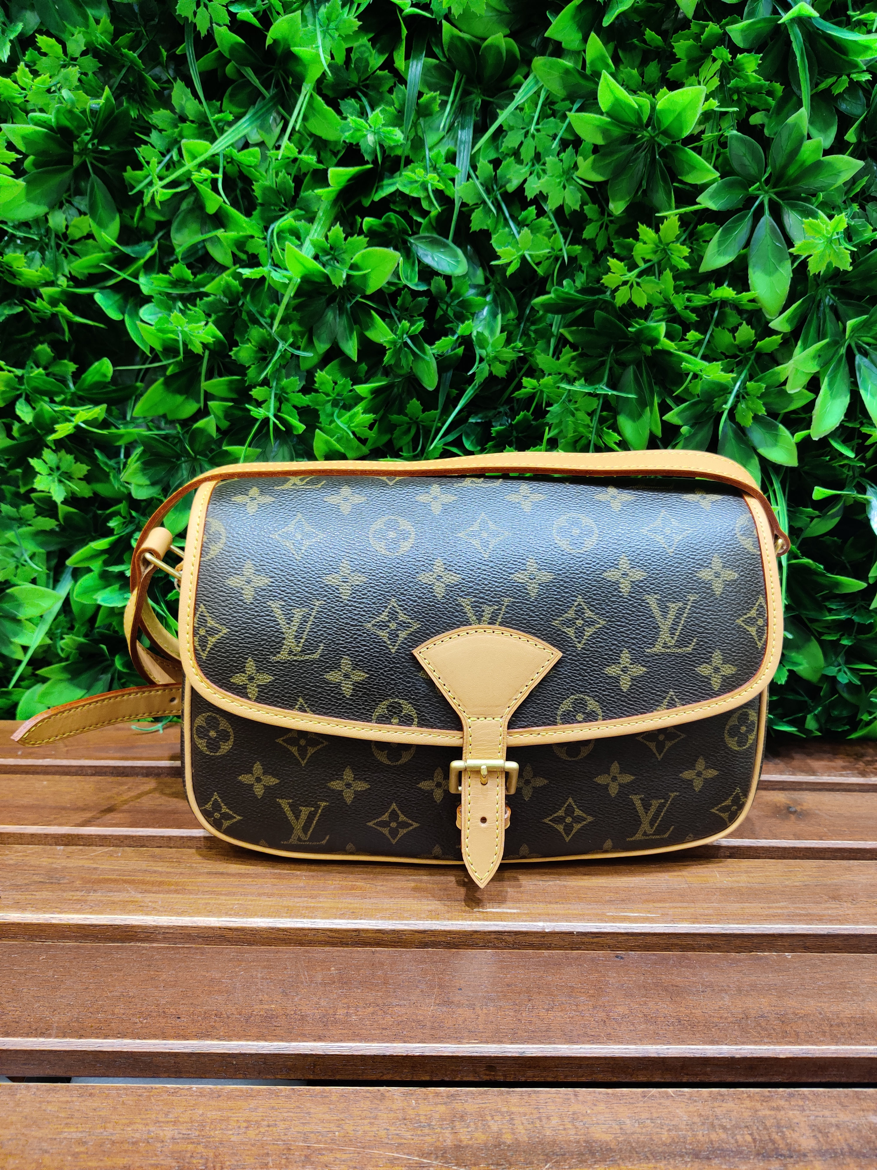 Louis Vuitton L205-6-26