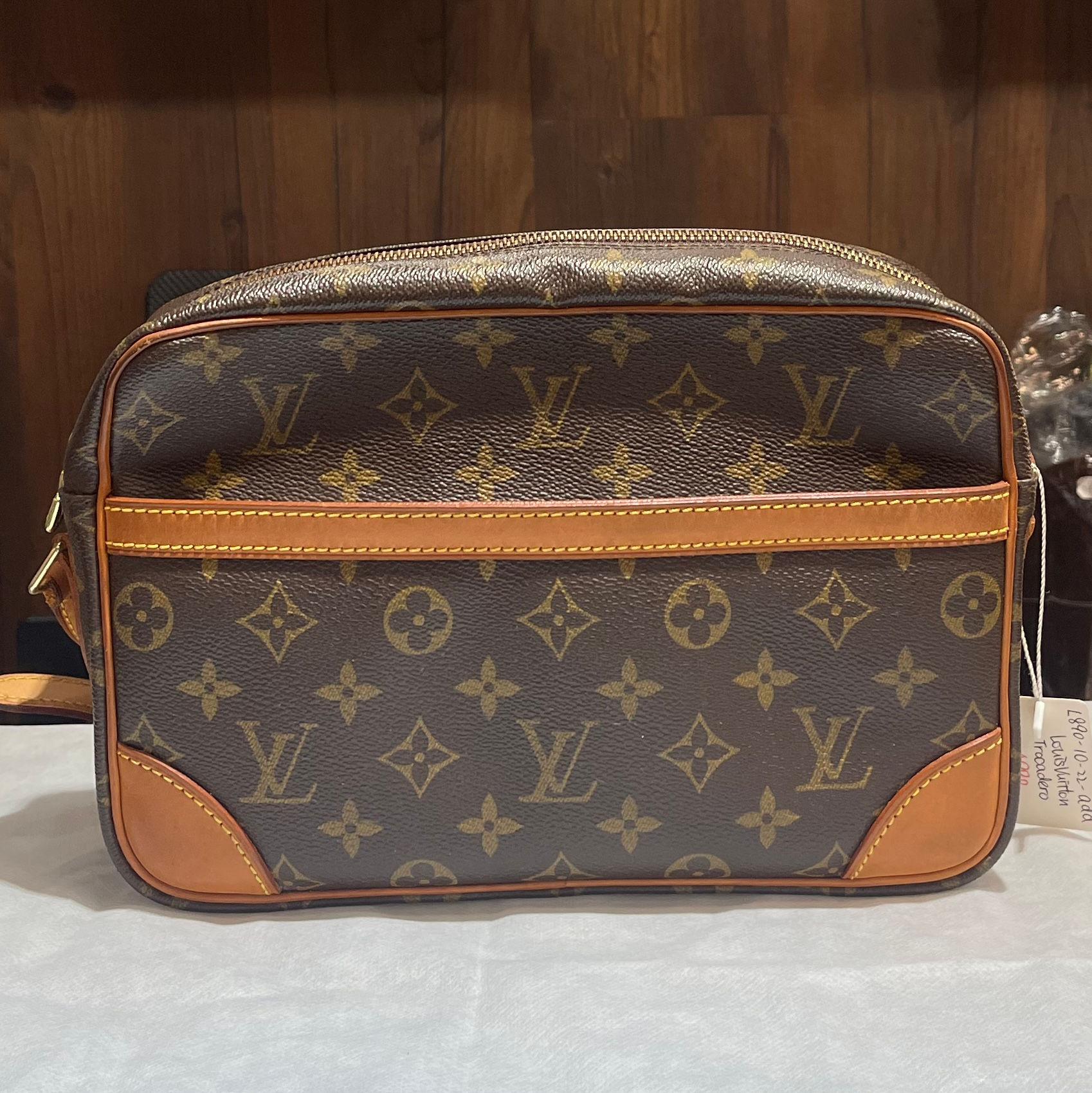 Louis Vuitton L890-10-2022