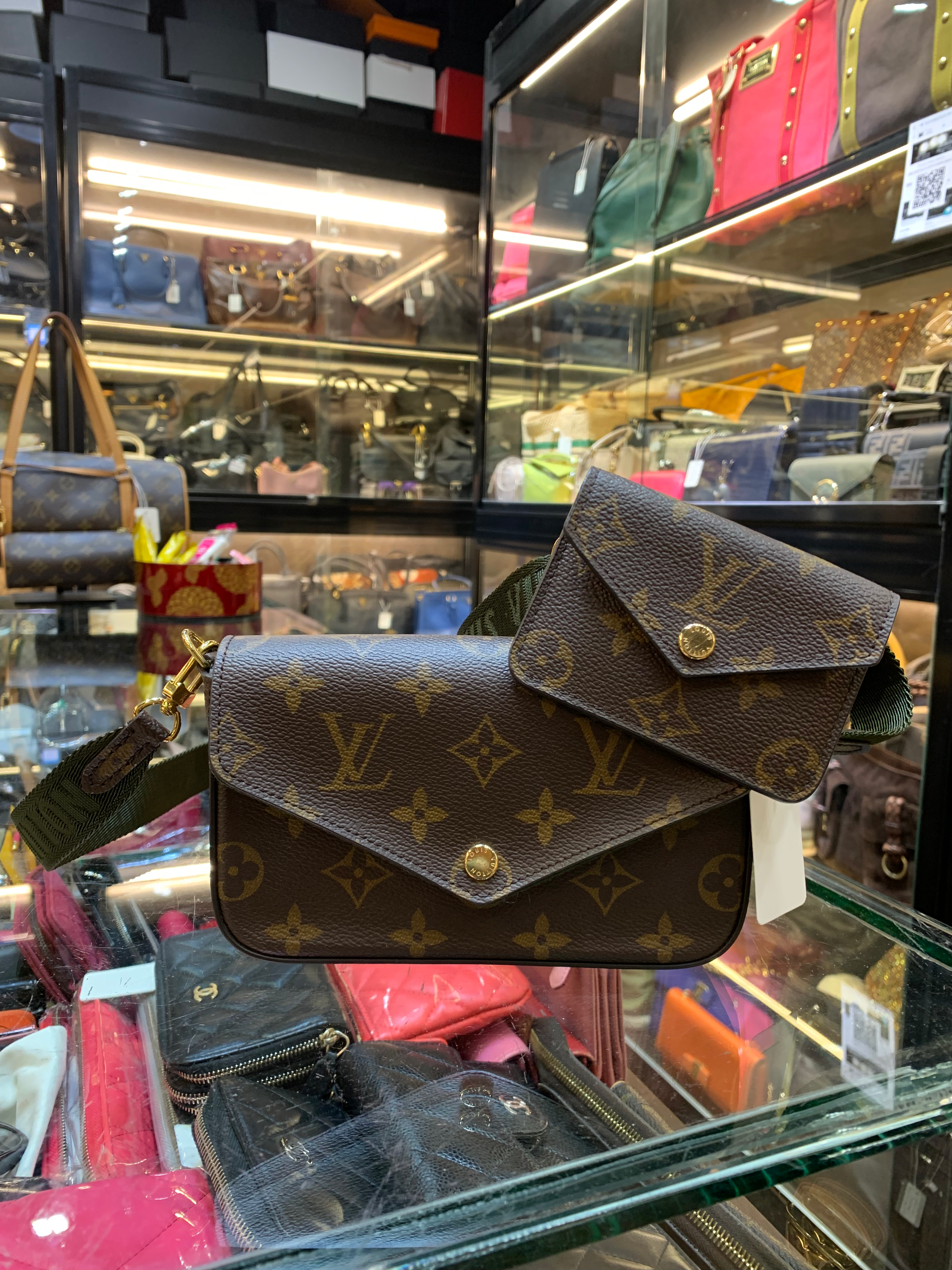 Louis Vuitton L199-4-25