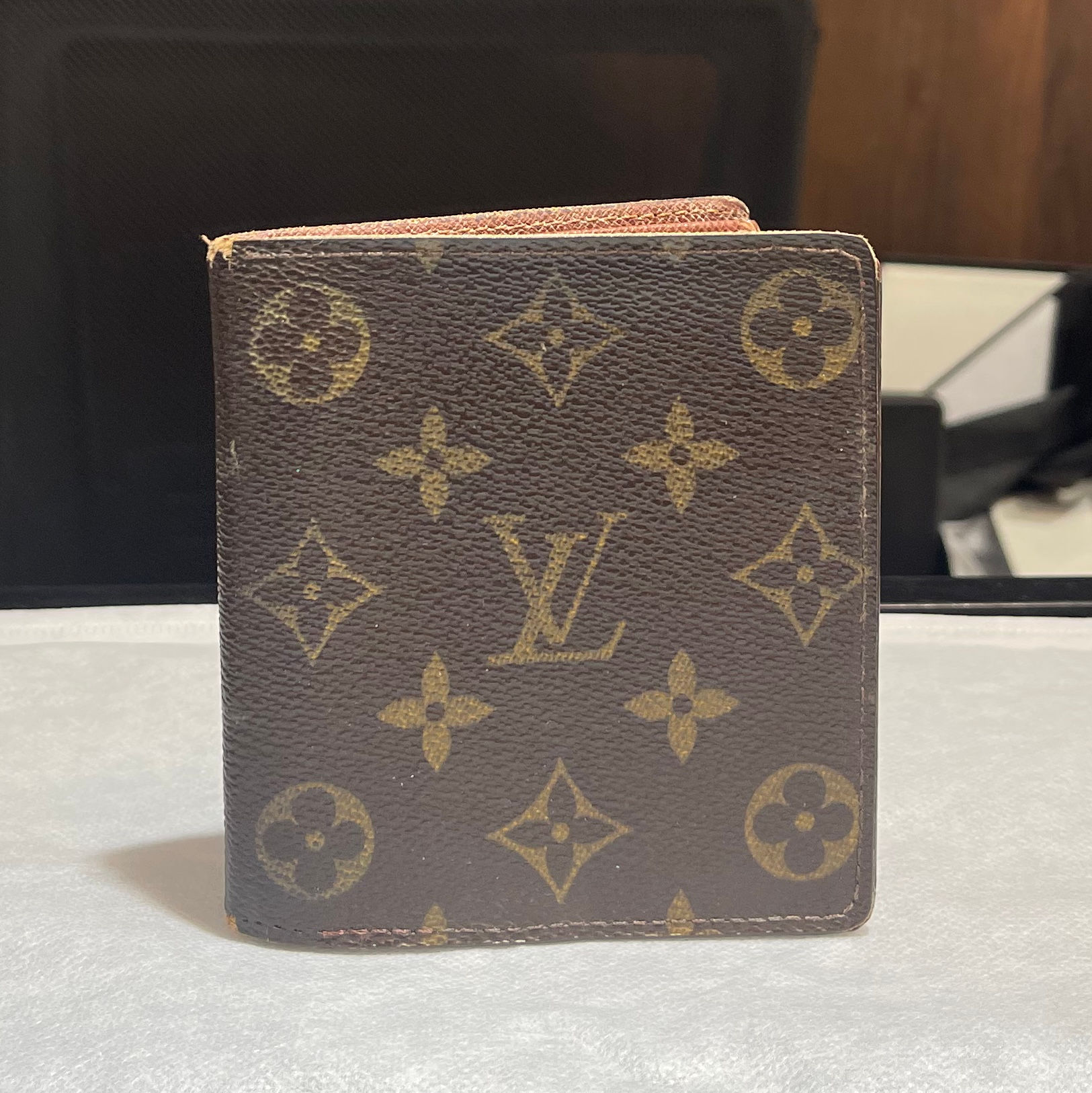 Louis Vuitton L184-2-2023