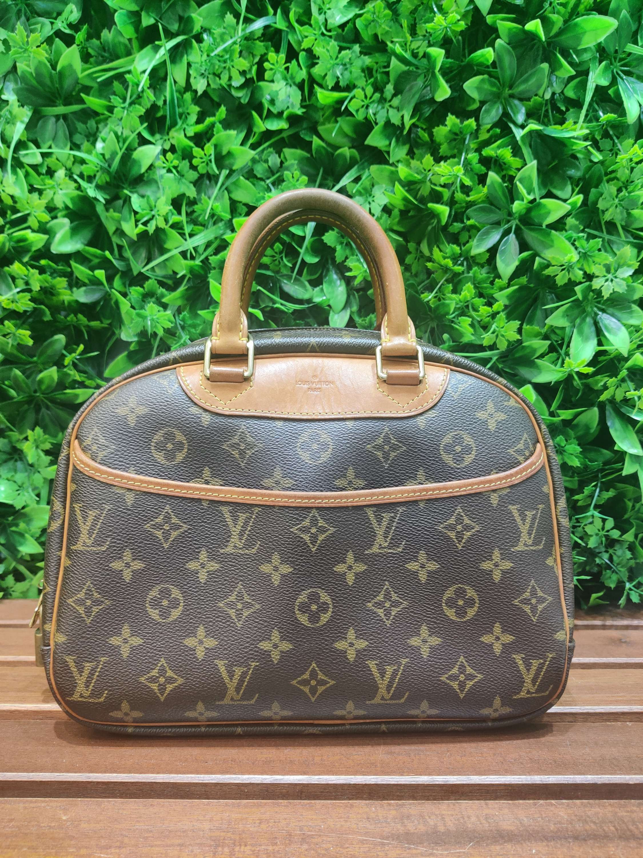 Louis Vuitton L886-11-24