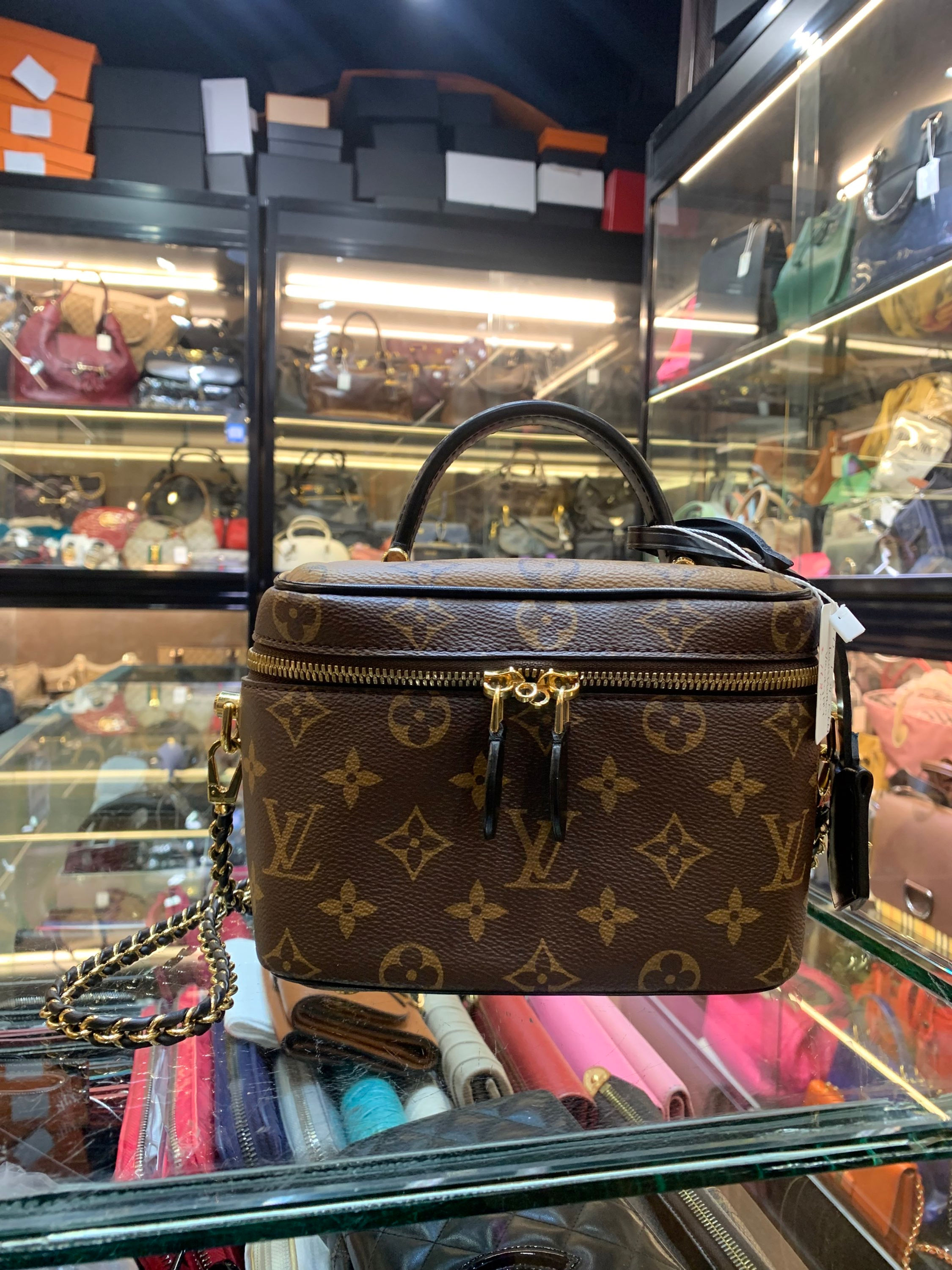 Louis Vuitton L972-01-25