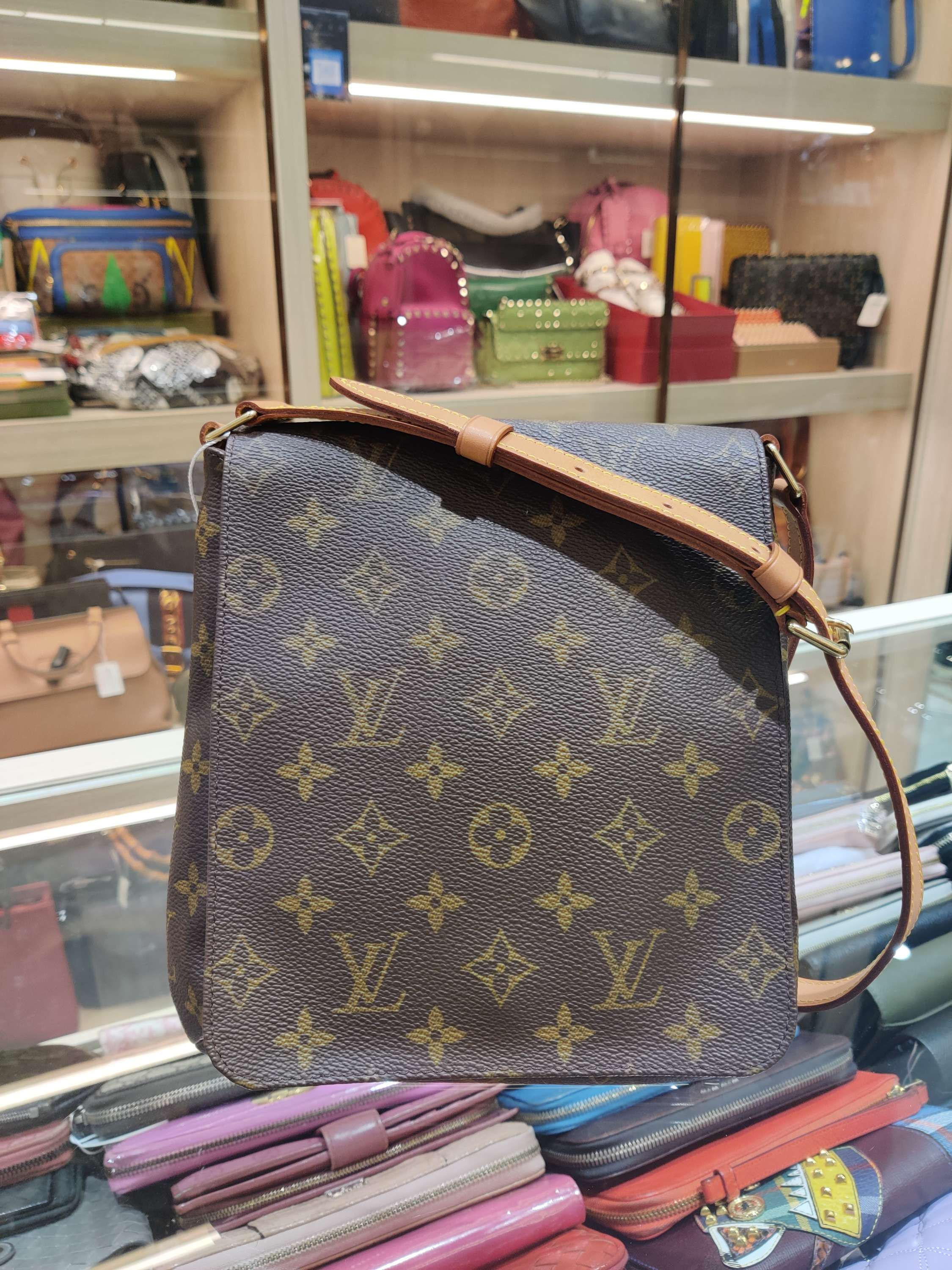 Louis Vuitton L449-5-24