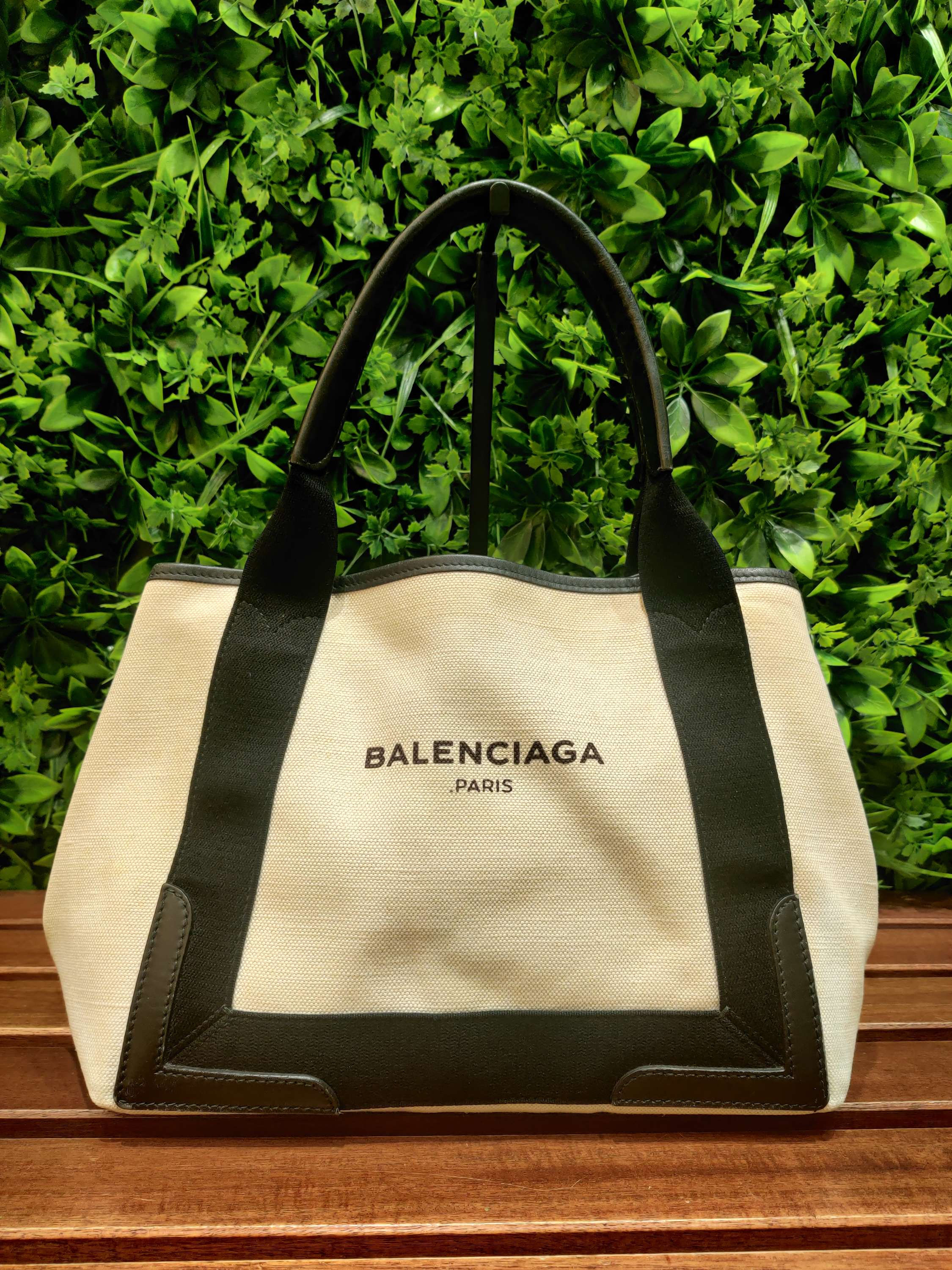 Balenciaga B701-08-24