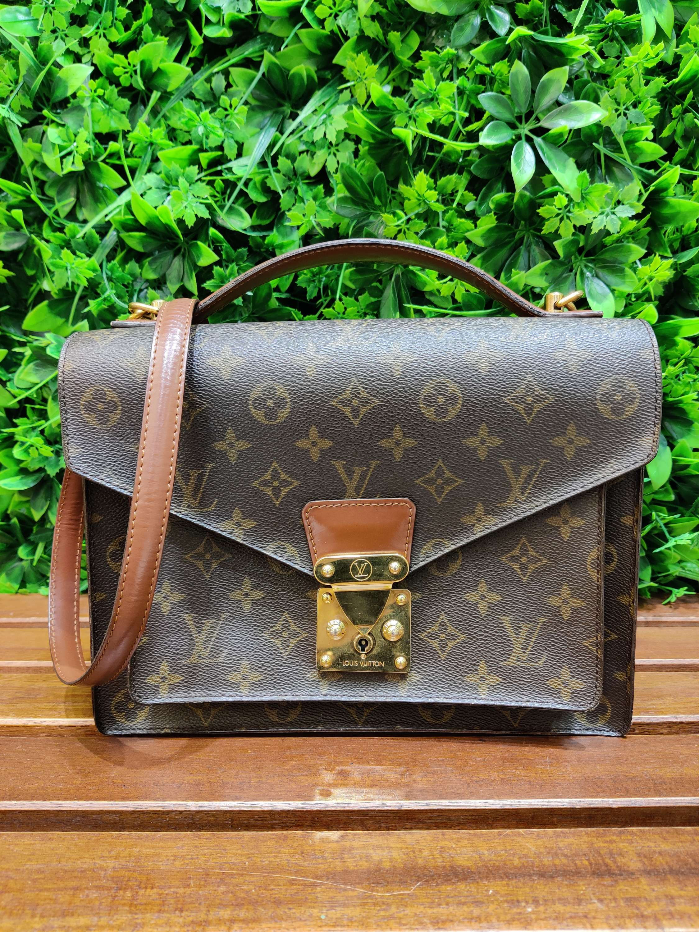 Louis Vuitton L244-1-21