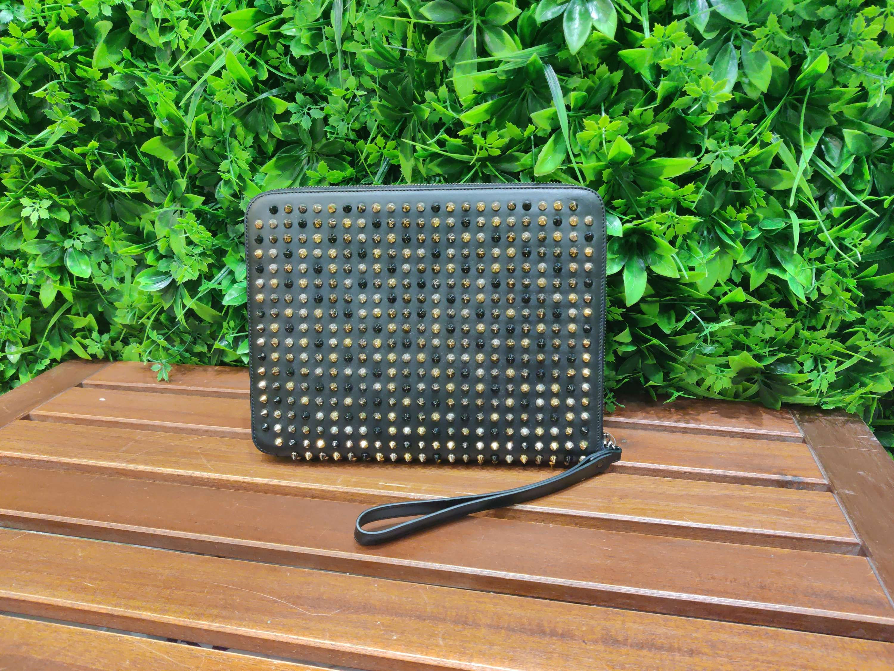 Christine Louboutin C552-7-2020