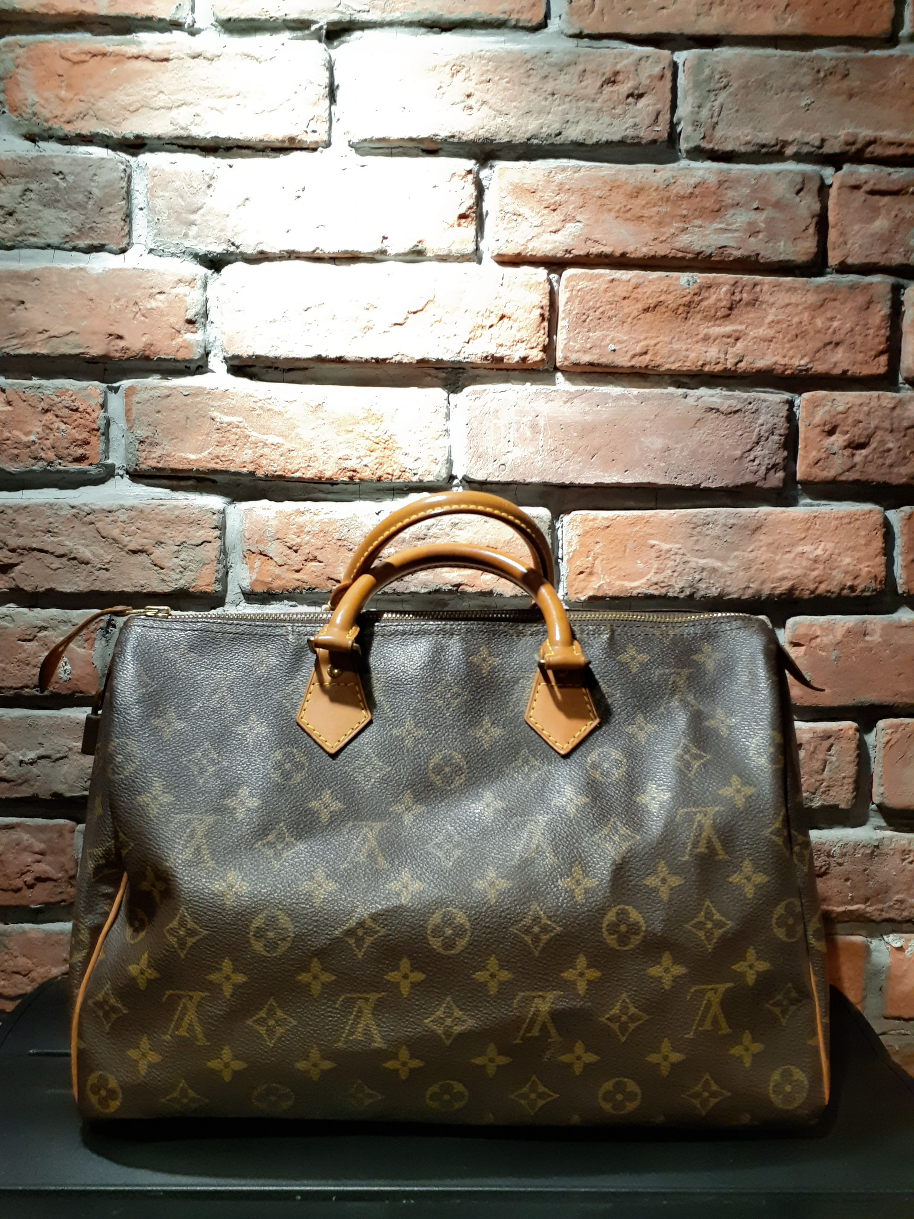 Louis Vuitton L147-12-2021