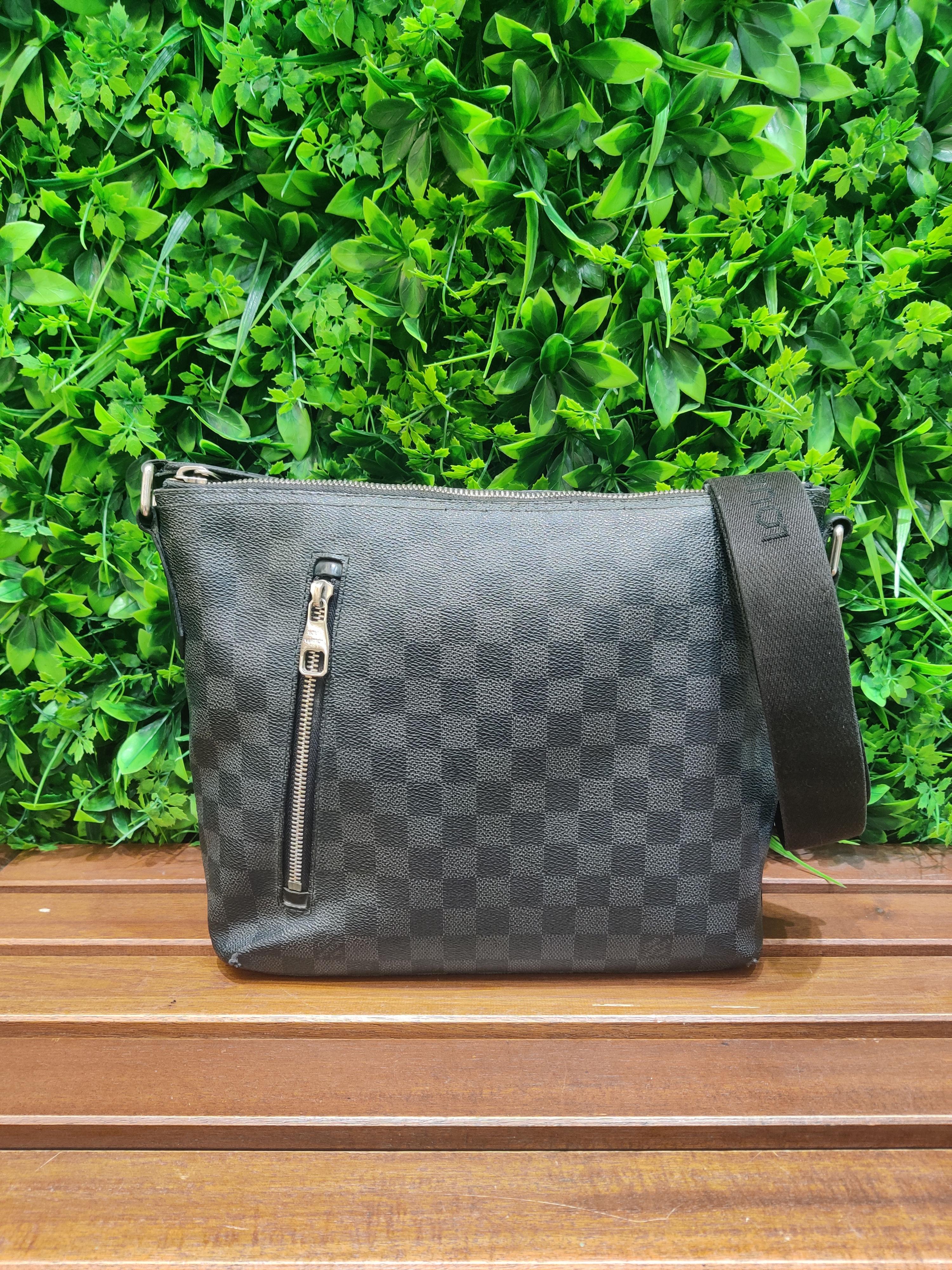 Louis Vuitton L220-4-25