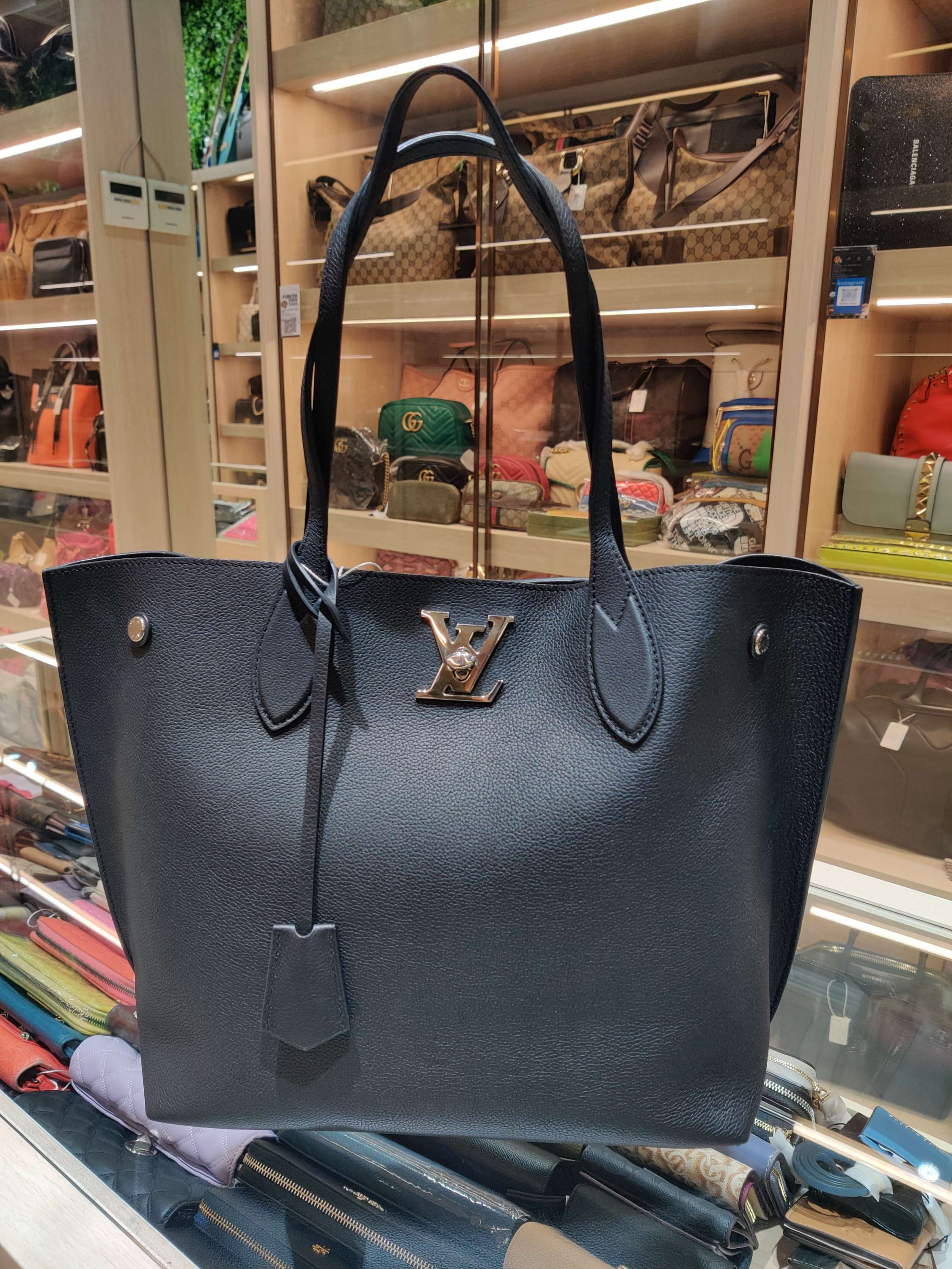 Louis Vuitton L482-4-23