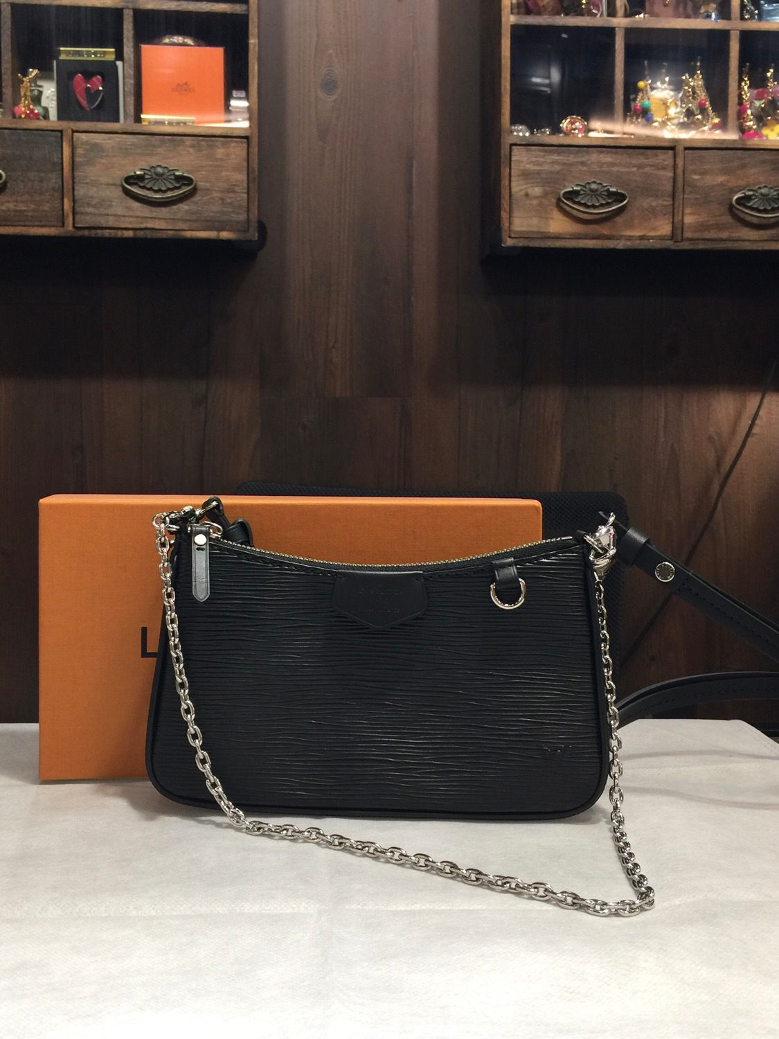 Louis Vuitton L953-10-2021
