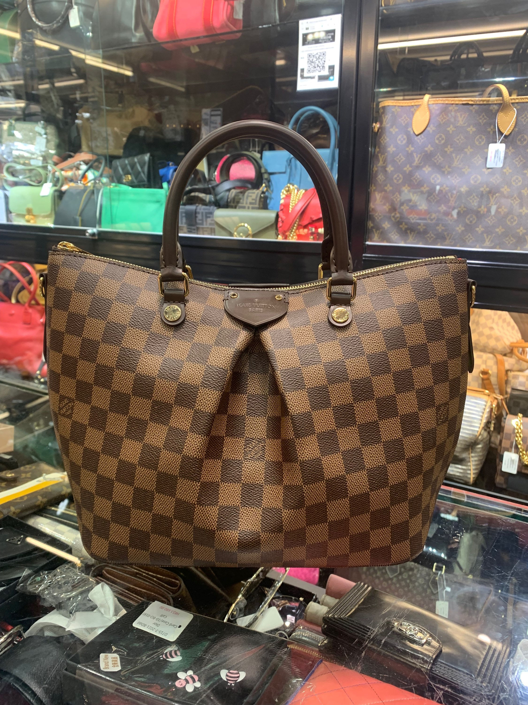 Louis Vuitton L18-12-2023