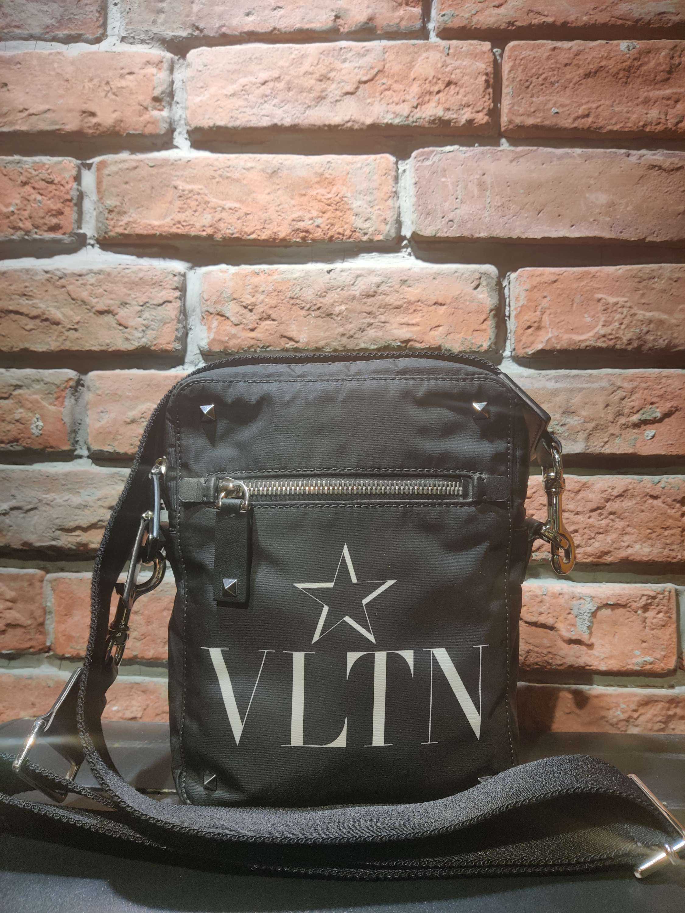 Valentino V738-8-2023