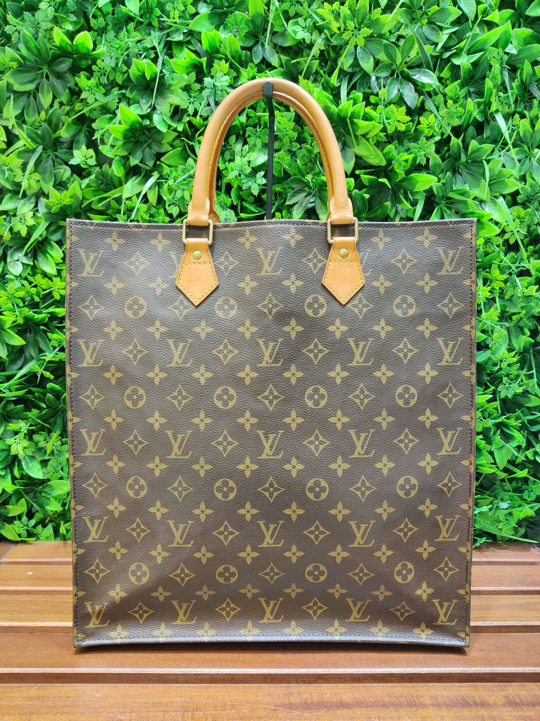 Louis Vuitton L710-08-24