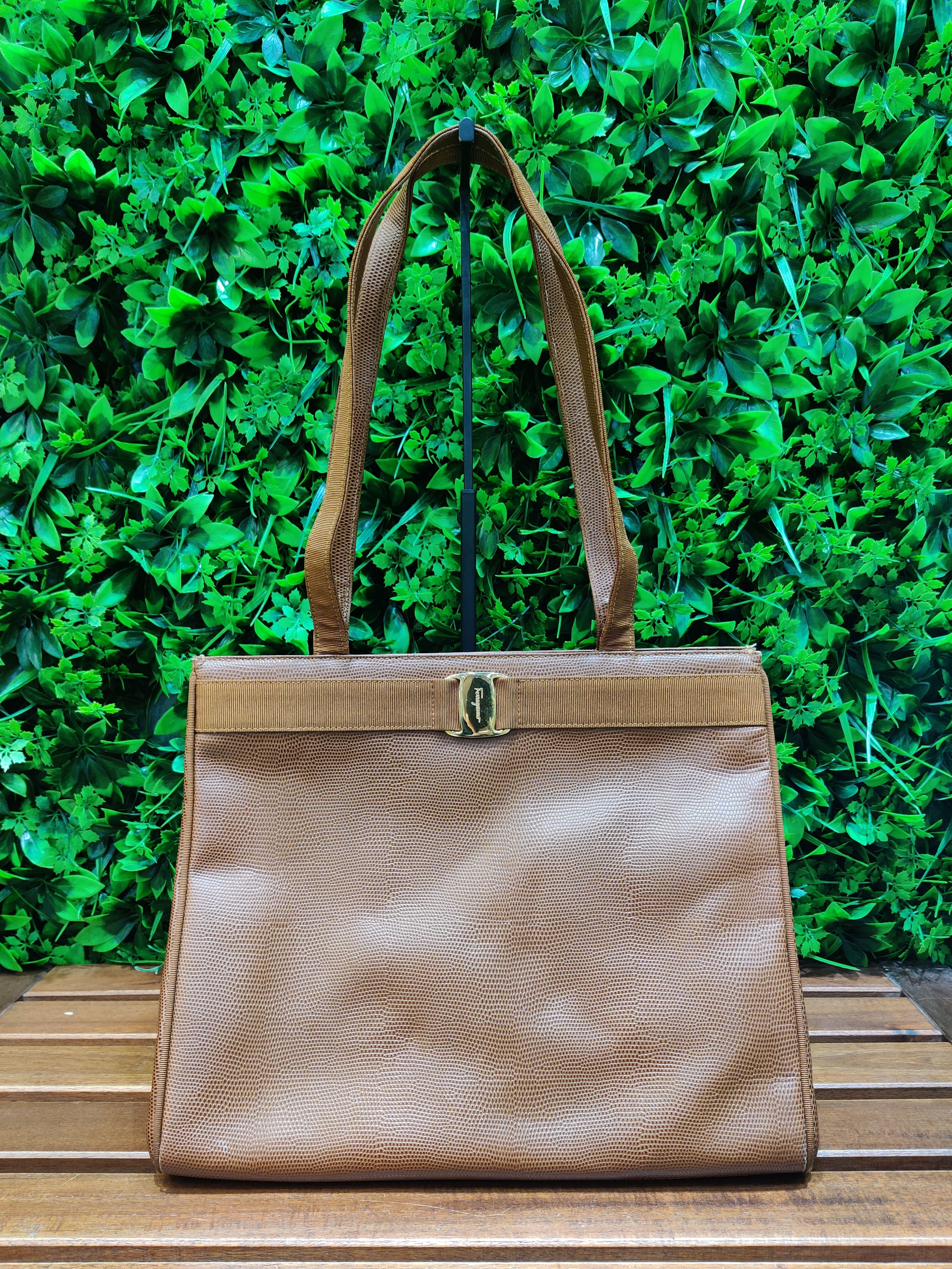 Ferragamo F467-10-17