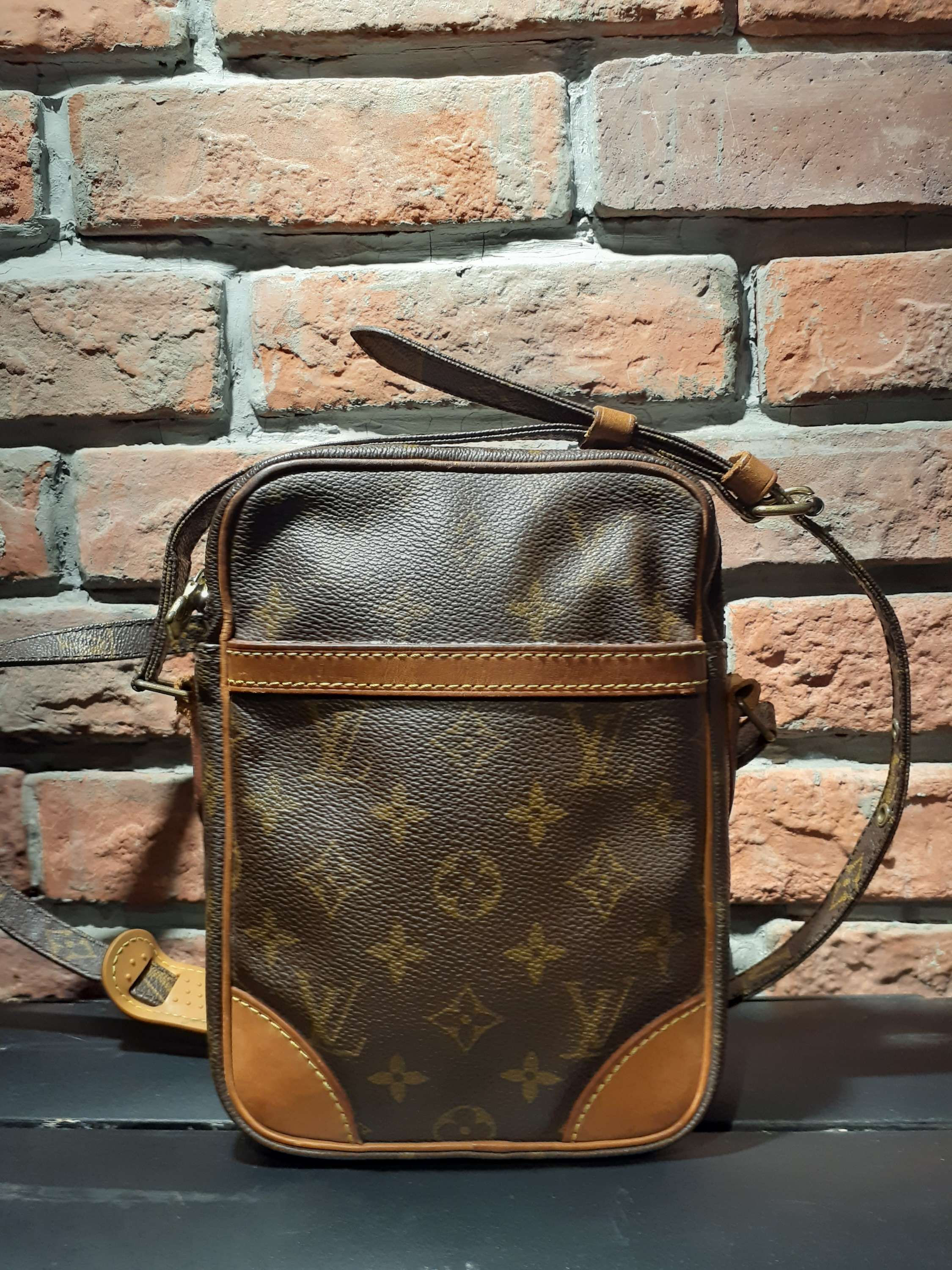 Louis Vuitton L874-10-2022