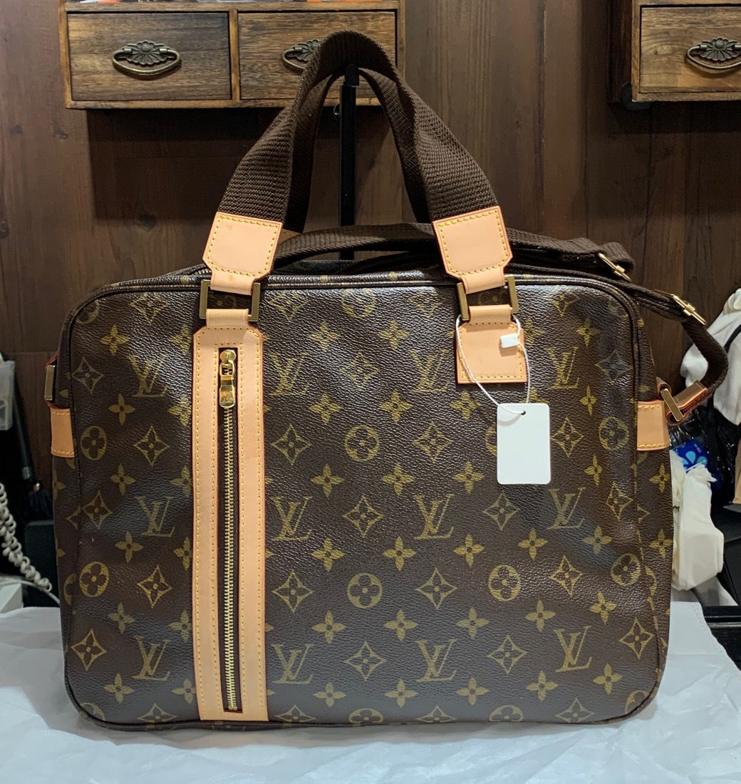 Louis Vuitton L761-8-2023