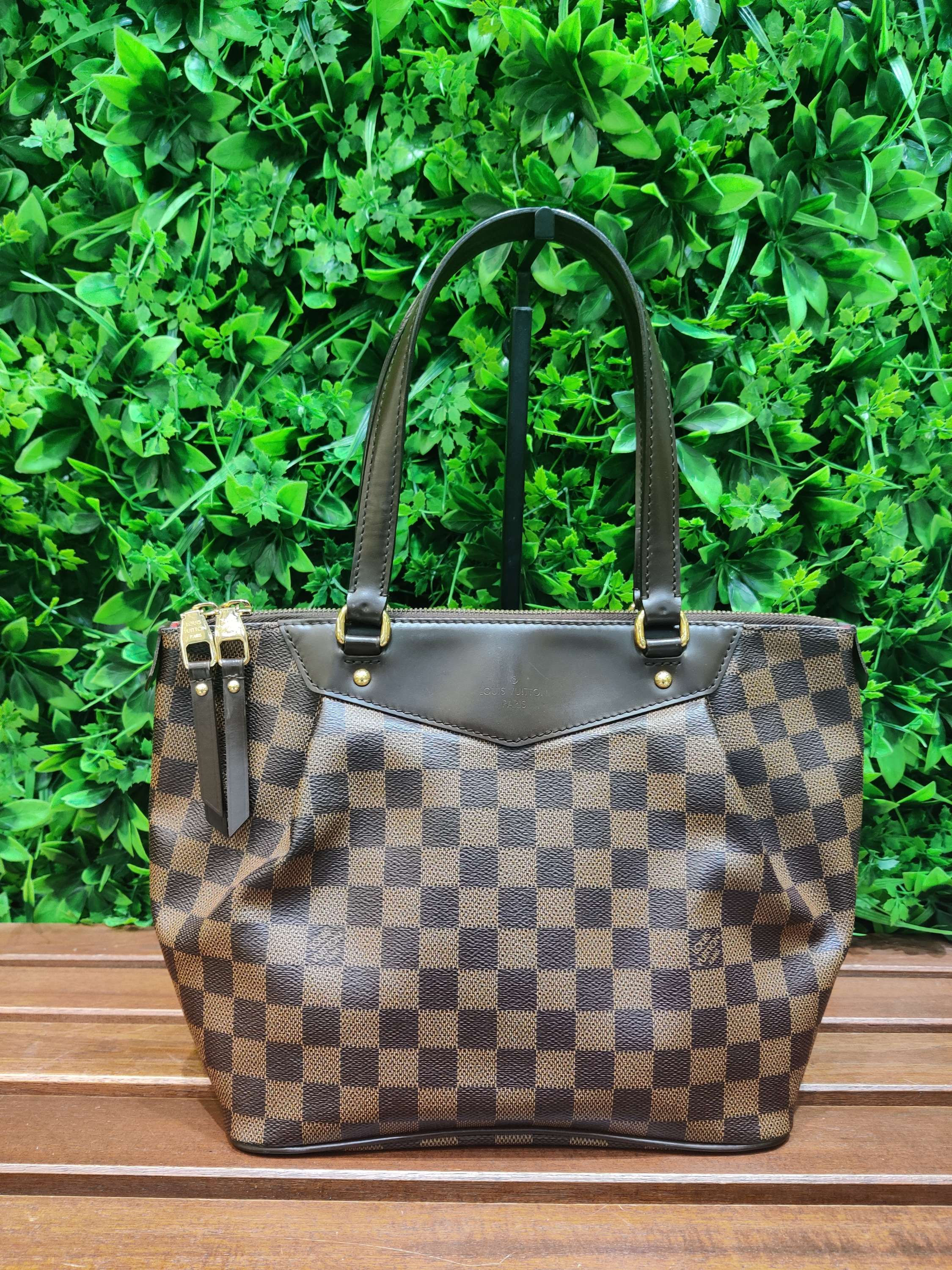 Louis Vuitton L666-08-24