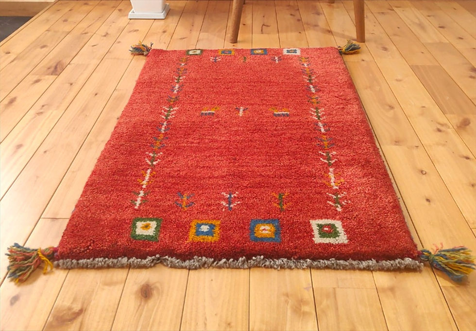 サムネイル： ハンドメイド　ペルシャ ギャッベ　ラグ 83x58cm　 レッド　ヤギ　生命の木　RJ15125