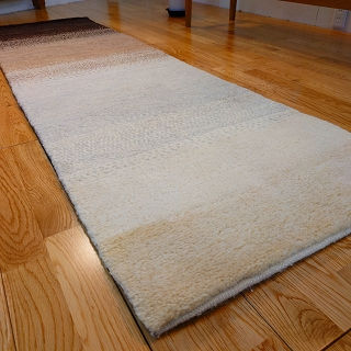 サムネイル： ハンドメイド　夏はさらさら　新商品 ゆるギャッベ　ラグ　203x60㎝　天然ウール　P136