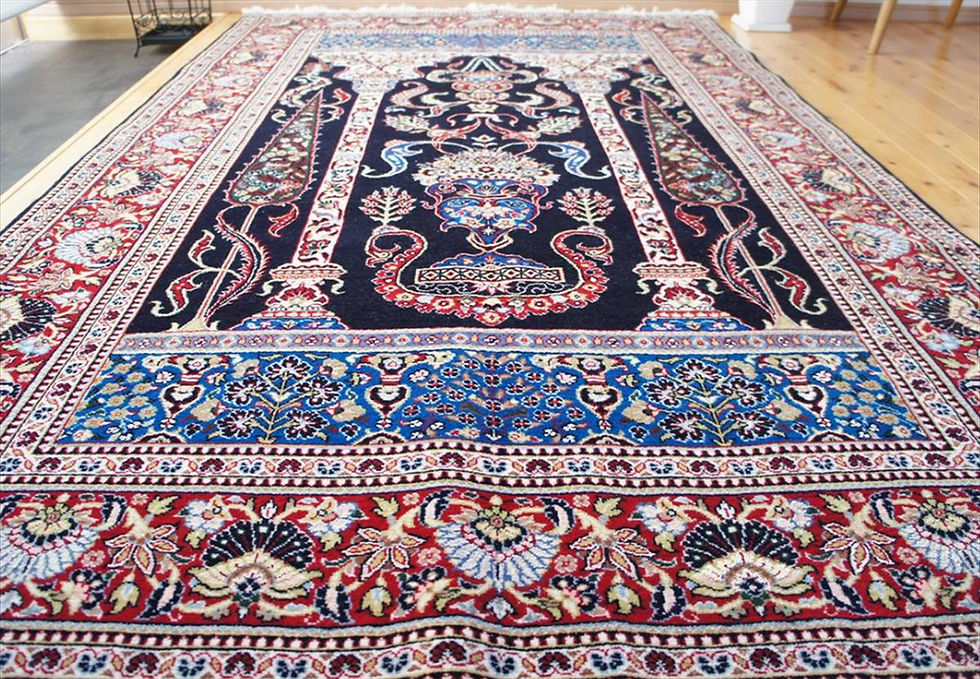 サムネイル： ペルシャ絨毯　カシャン産 220×140cm　黒色　糸杉柄 メフラブ 伝統工芸品　PS8281