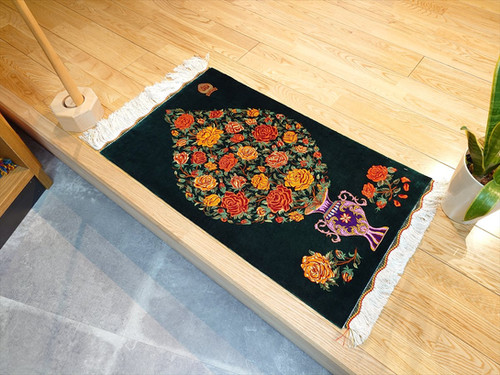 ペルシャ絨毯 クム産シルク タバタバイ工房 マット 73x45cm バラ 花柄