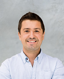 El hombre sonriente