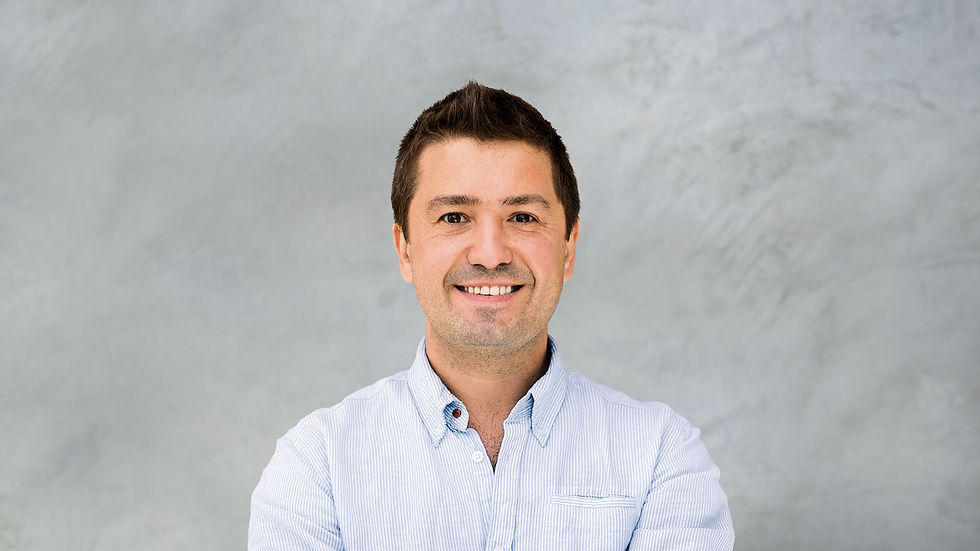 Portret uśmiechniętego mężczyzny