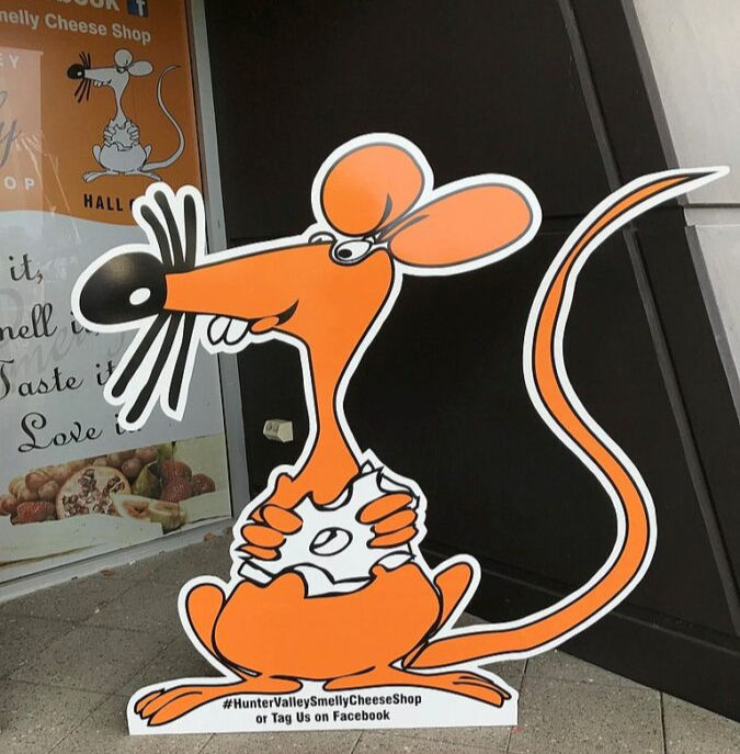 Werbung vor einem Käsegeschäft in den USA (Foto: HVSCS)