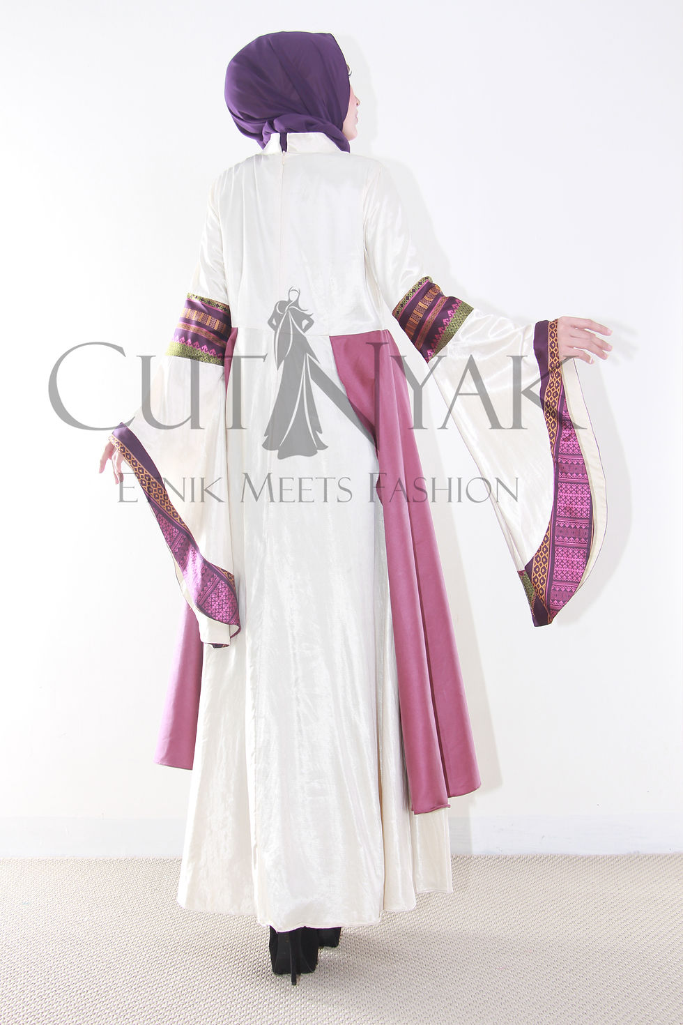 Thumbnail: Aufa Gown